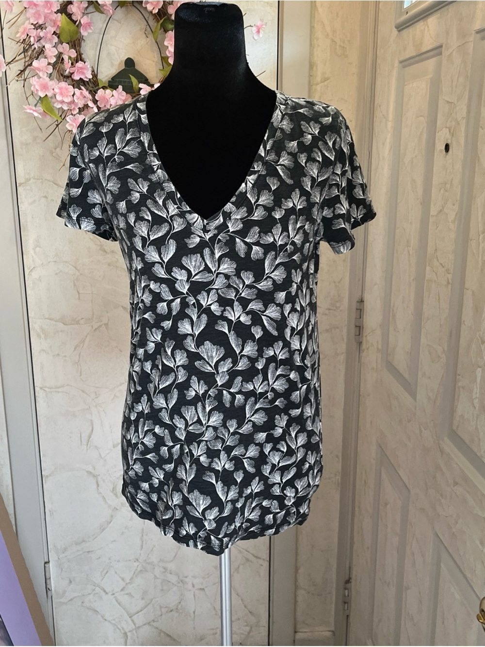 Merona Black Short-Sleeve V-Neck Top with White Leaf Print